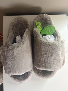 CROCS Classic Unforgettable Slide in Mushroom Gray with Plush Lining size 11